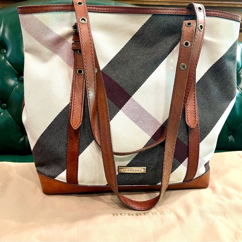 Burberry Tote Bag with dust bag in good condition. - Picture 6 of 7